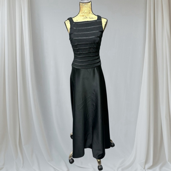 Collections Elegant Long Dress #001 - Picture 7 of 15